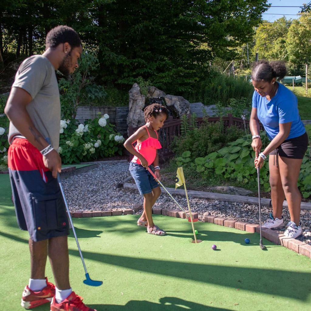 friends playing mini golf at vermonts summer adventure park